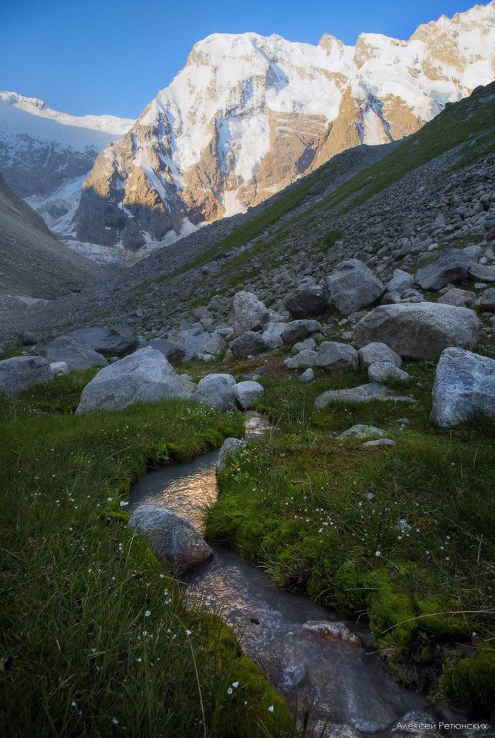 Безенги, Мижирги, горы, ручей, утро, свет, отражение, ледник, Алексей Ретюнских