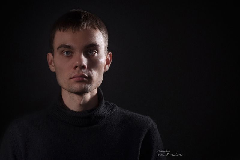 взгляд, глаза, лицо, мужчина, парень, портрет Один персонаж в разном светеphoto preview