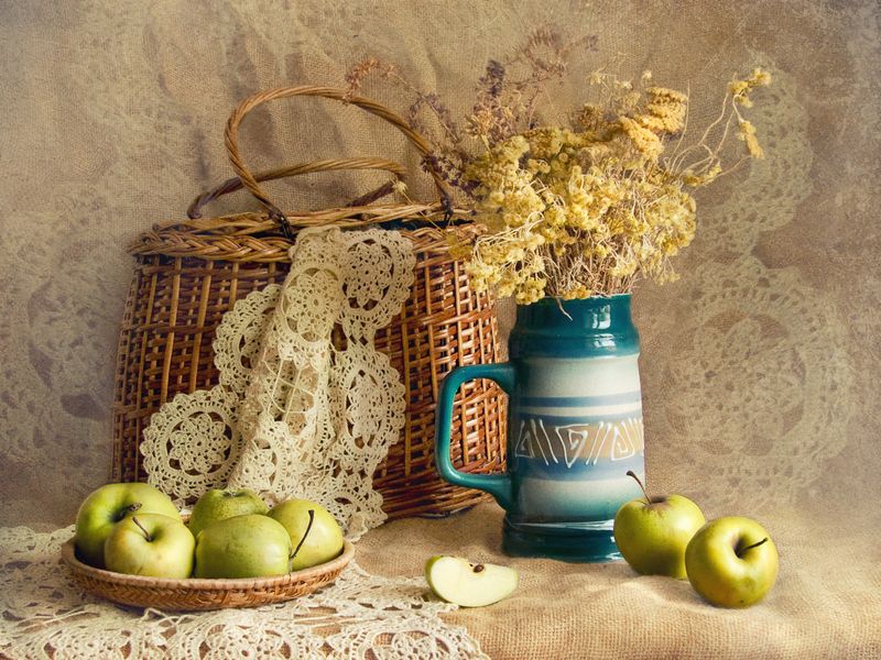 натюрморт яблоки букет кружева Натюрморт с яблокамиphoto preview