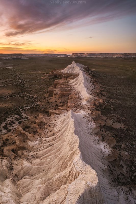 казахстан, мангистау, фототур, яковлевфототурбелый хребет в ущелье шакпактысай. мангистау, казахстан, апрель 2025.  приглашаю в осенний фототур по мангистау! 12-19 октября 2025 мы вновь отправимся исследовать инопланетные пейзажи полуострова мангышлак. ва Шакпактысайphoto preview