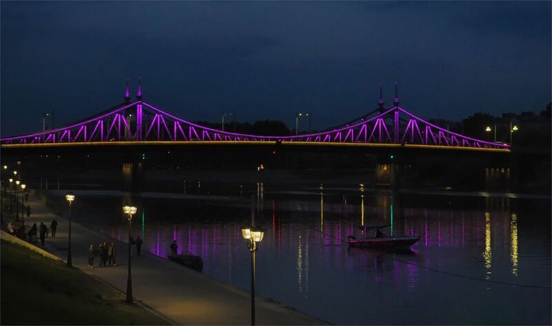 набережная люди река мост катер Вечерняя прогулкаphoto preview