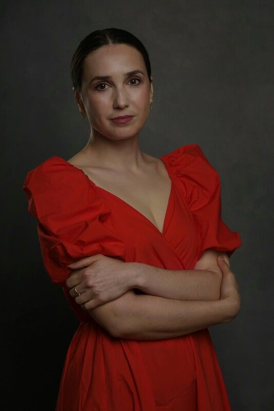 портрет, девушка, красное платье Оксанаphoto preview