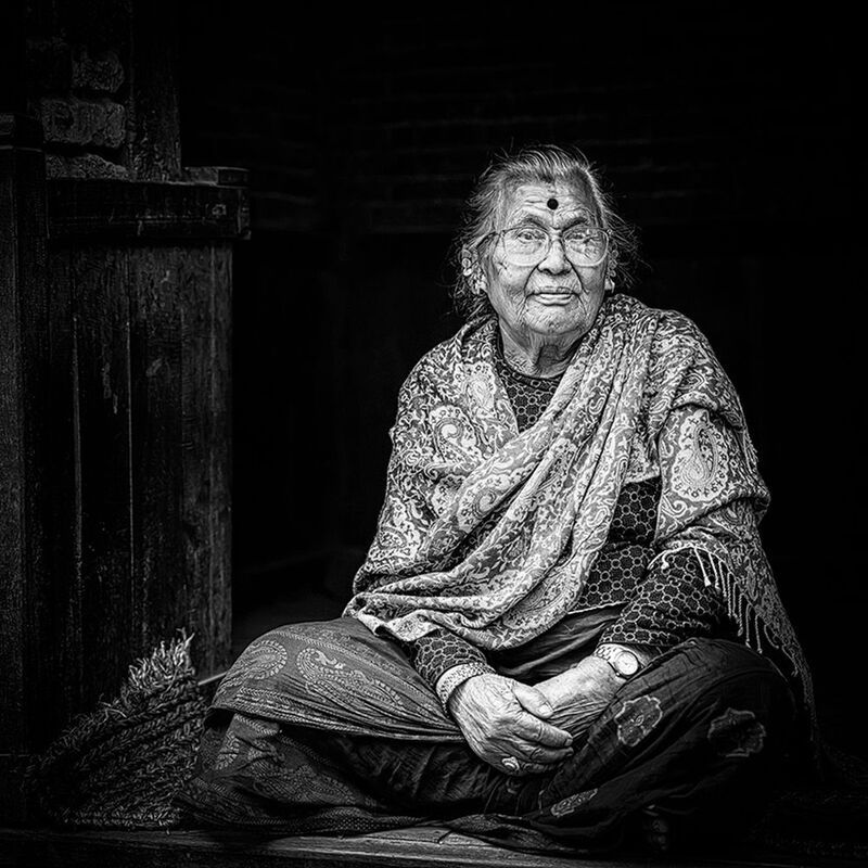 Пожилая женщинаphoto preview