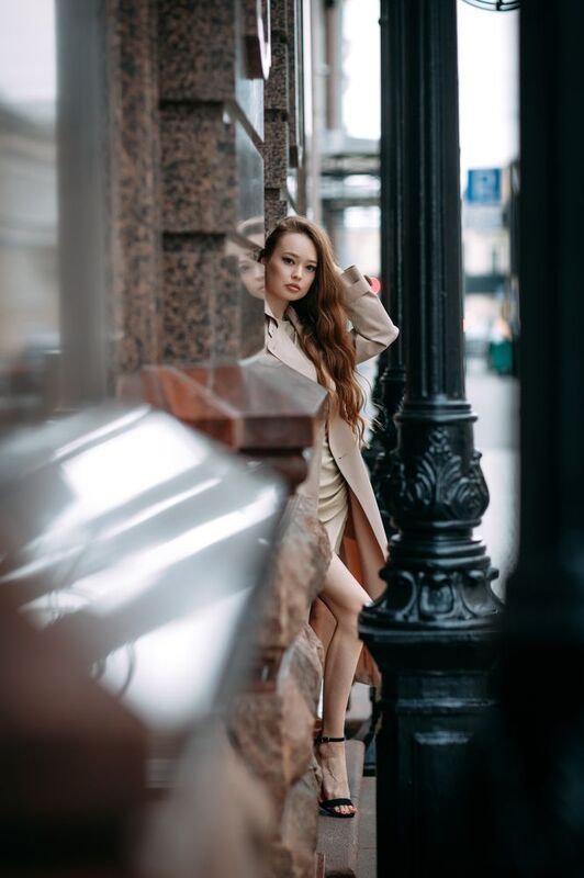 молодая девушка, городской стиль, дворы, на открытом воздухе Аделинаphoto preview