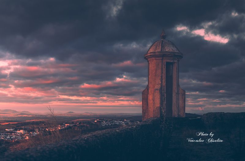 #золотыелучи #рассветнадполем #утреннийсвет #утренняямагия #спокойствие #рассветвкадре #рассвет #тишина #утреннийсвет Как солнце впервые касается землиphoto preview