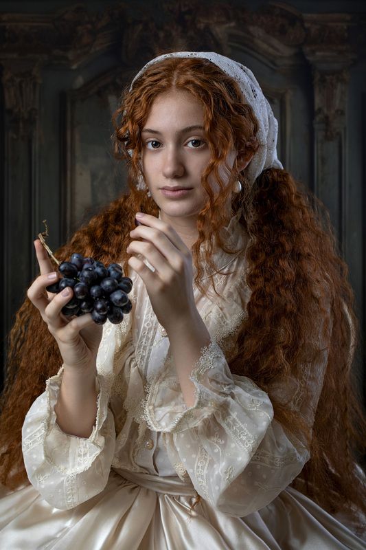 Девочка, рыжая, виноград, руки, свежесть, молодость Инбарphoto preview