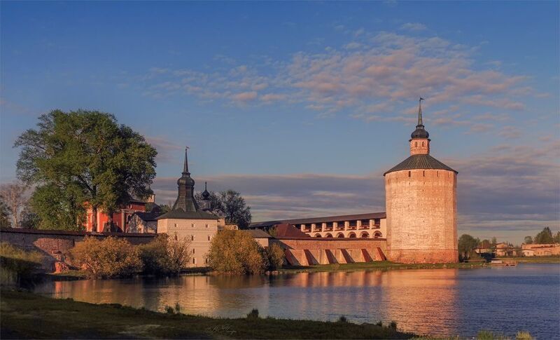 стены башни облако озеро Опускается вечерphoto preview