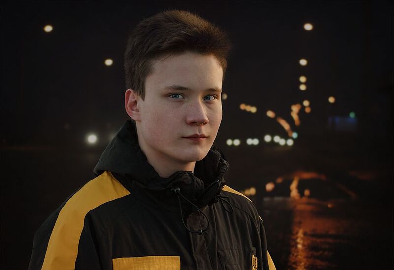 портрет, подросток, улица, ночь, огни Подростокphoto preview