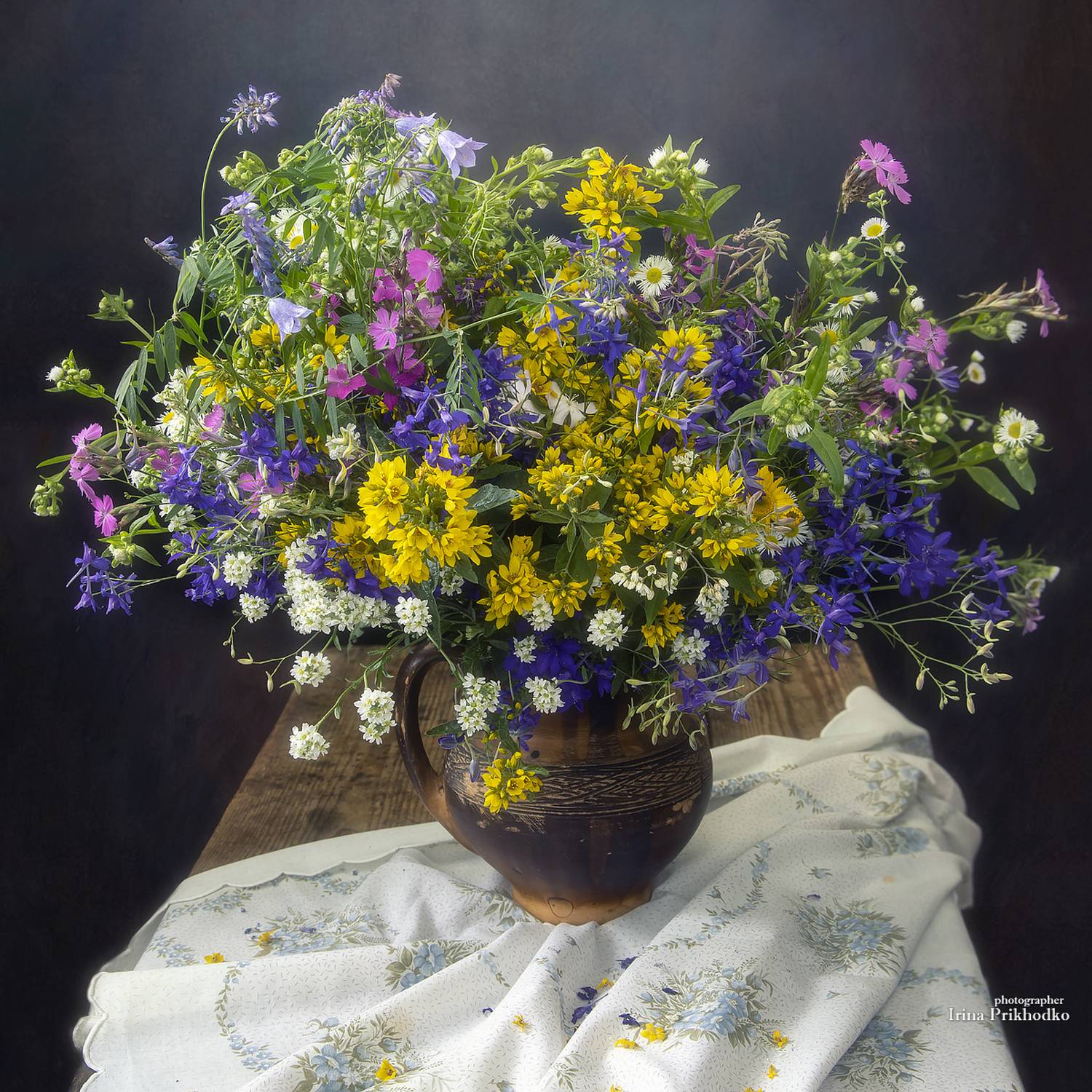 натюрморт, черный фон, букеты, полевые цветы, Приходько Ирина