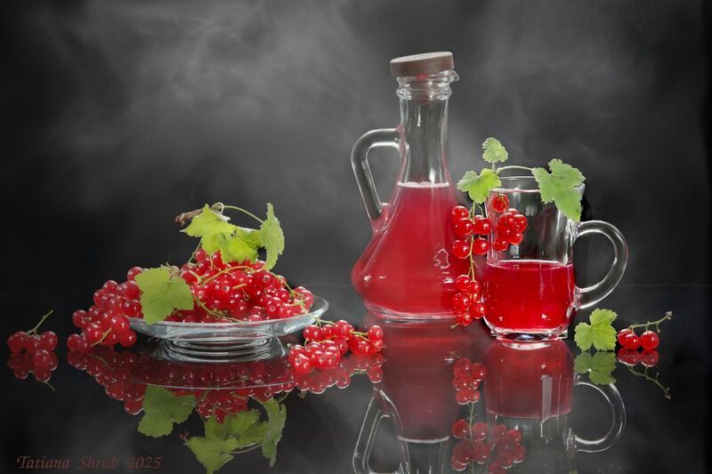 натюрморт, ягоды, смородина, красная, кувшин, компот, стекло photo preview