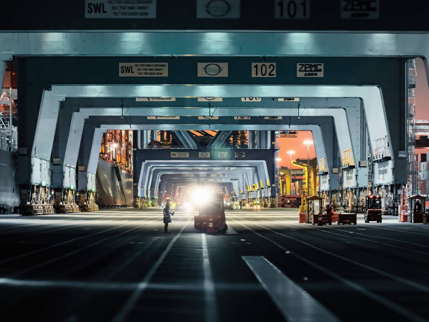 Sunset in the frame. Автор: Shpek Andrey #Highway #Engineering #Controlled-access highway #Tunnel #List of nonbuilding structure types #Overpass #Night #Bridge #Steel, Shpek Andrey
