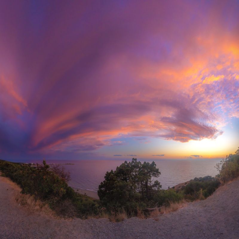 закат, море, ярко, горизонт, тучи, облака, берег, высокий, обрыв, черноеморе, солнце, панорама Закат на мореphoto preview