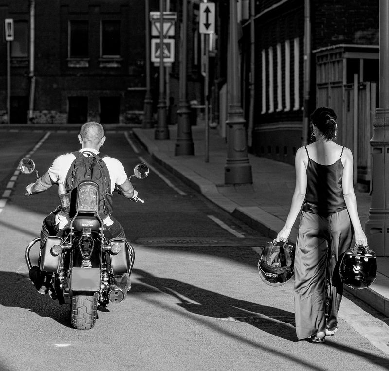 мотоцикл, молоциклист, пара, мужчина, женщина, поездка, вдвоем, вечерний город, отношения, BNW, motorcycle, motorcycle rider, couple, man, woman, trip, together, evening city, relationship Before the flightphoto preview