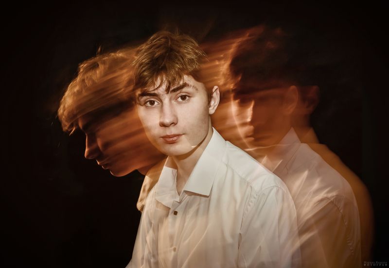 портрет, юноша, свет, тень Тень размышленийphoto preview