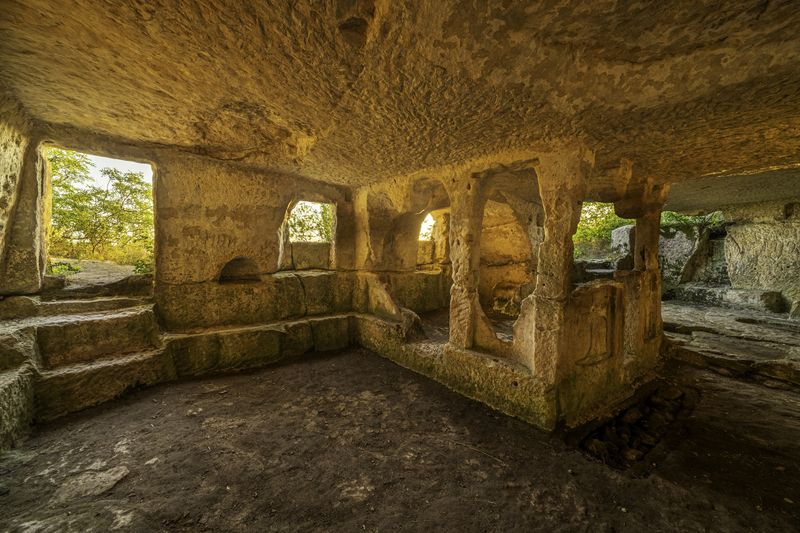 Россия, Крым, Бахчисарайский район, пещерный город Тепе-Кермен, пещерный храм Пещерный храм Тепе-Кермен фото превью