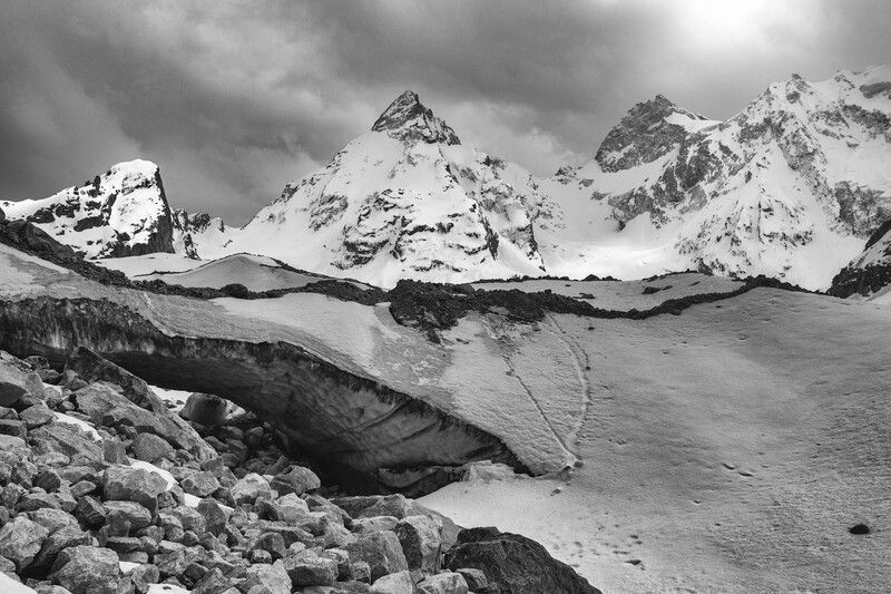 В черно-белых тонахphoto preview