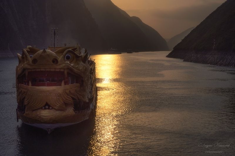 пейзаж, Янцзы, драконы, Китай Драконы на реке Янцзы. Китай.photo preview