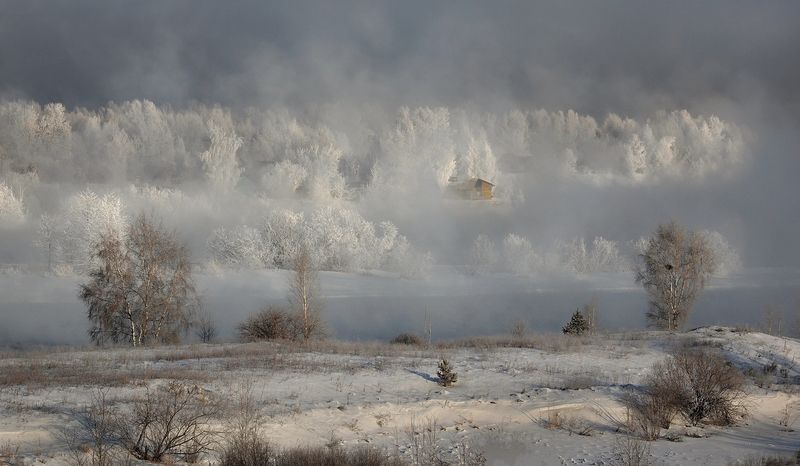 Летний домик на островеphoto preview