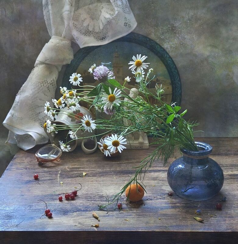 цветы, поднос, драпировка, ваза Август на носуphoto preview