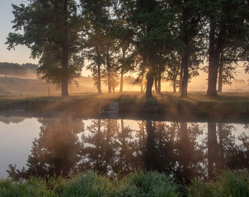 Яркий летний рассвет в селе Белаяphoto preview