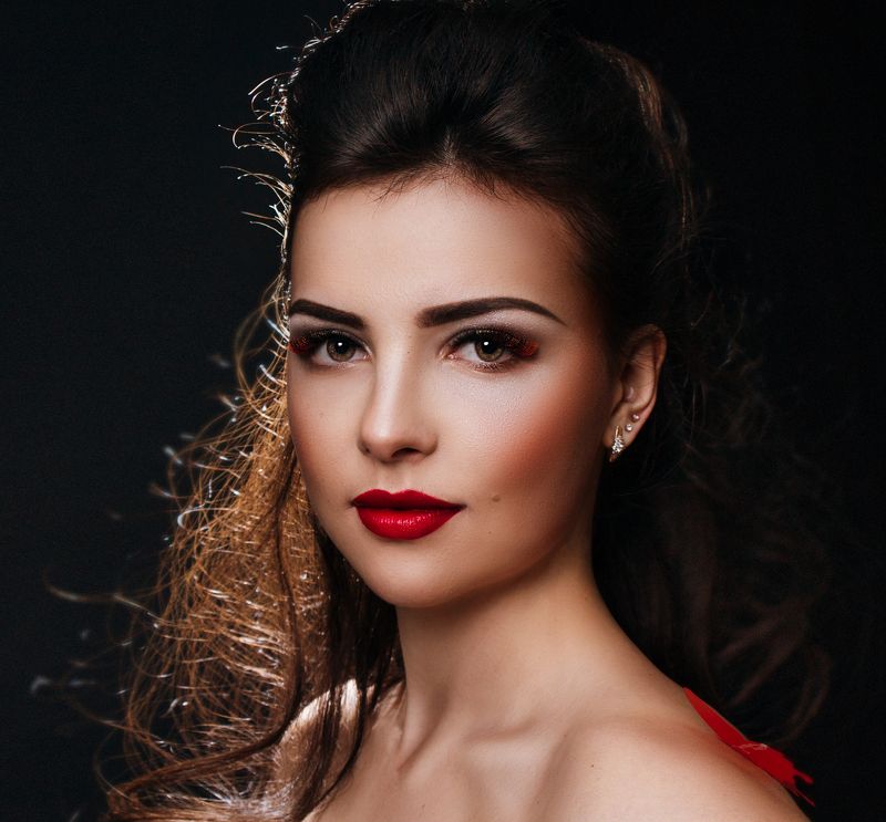 девушка, портрет, студия, свет, лицо, волосы, губы, глаза, образ, ресницы, красота, красиво, прекрасно Алинаphoto preview