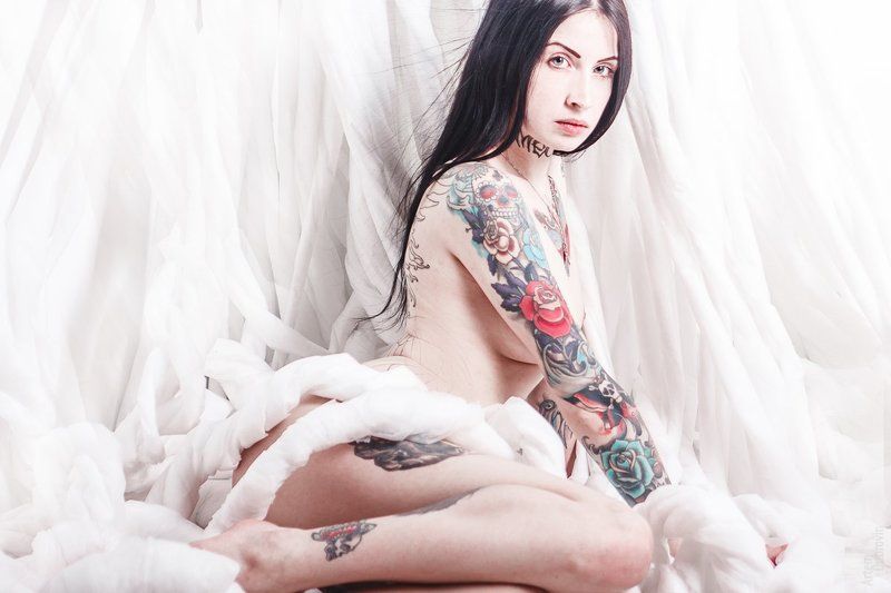 white and colours фото превью