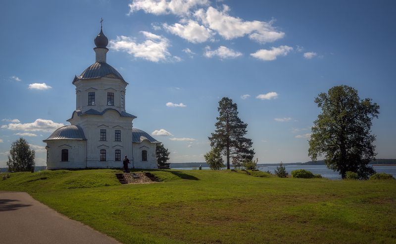Церковь Воздвижения Честного Креста Господня  photo preview