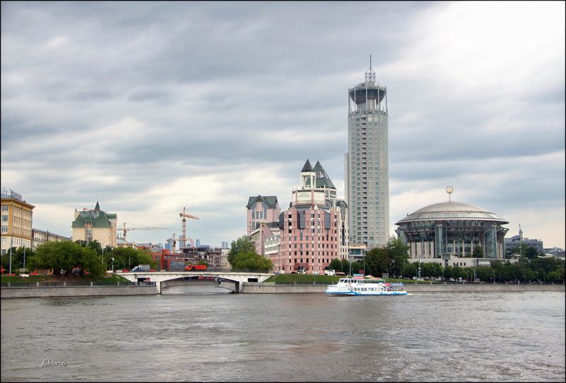 город, архитектура,  москва, москва река, городской пейзаж по Москве реке..photo preview