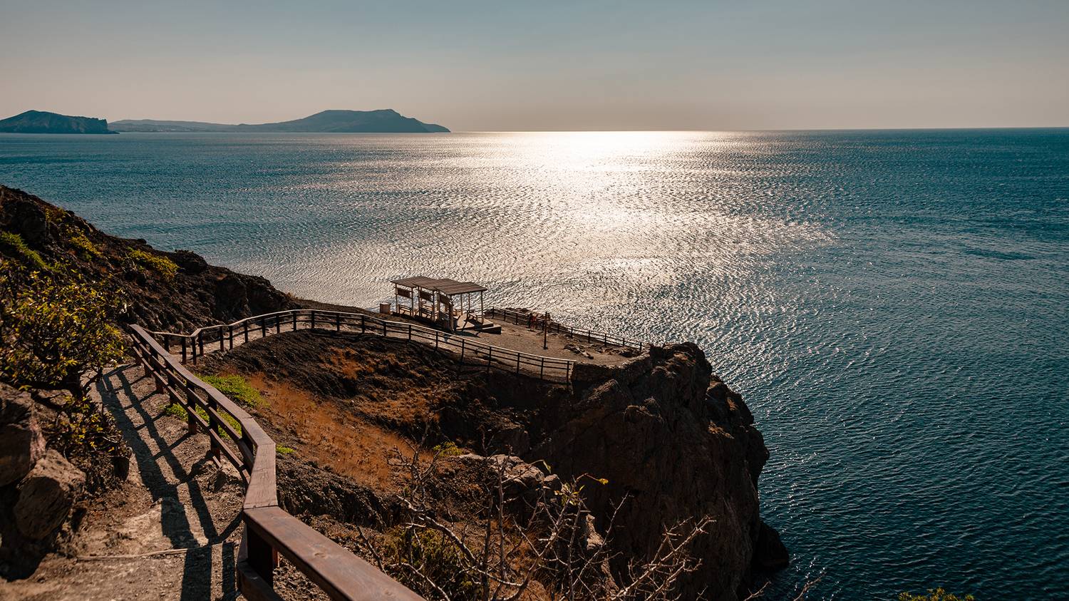 Смотровая на тропе. Автор: Владимир Ноздрачев , Владимир Ноздрачев