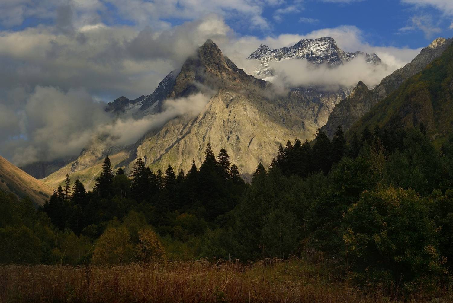 Вечер в горах, Домбай-Ульген. Автор: Александр Жарников горы осень кавказ вечер домбай-ульген, Александр Жарников
