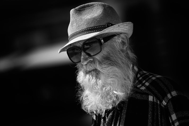 чб фото, чб мужской портрет, уличный мужской  портрет, прохожий Прохожийphoto preview