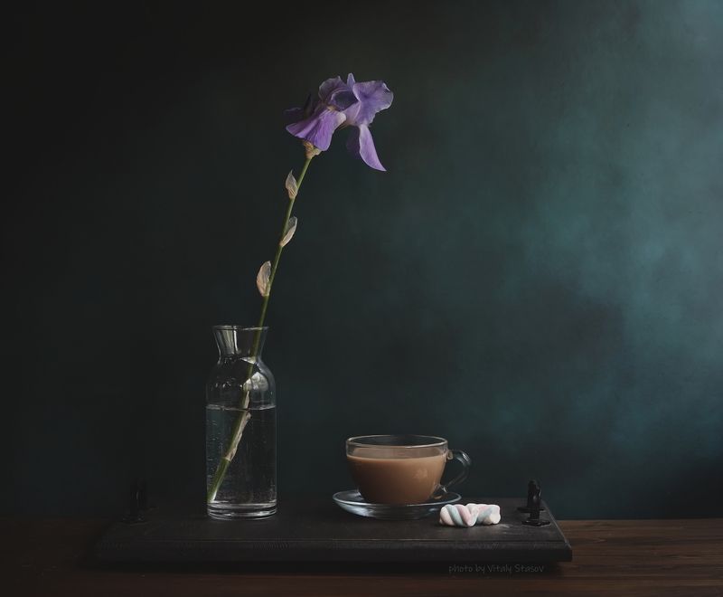 цветы, кофе, натюрморт, напиток, аромат, вкусно, flowers, coffee, still life, drink, aroma, delicious, bouquet , flowers, ирисы Ирис и чашка кофеphoto preview