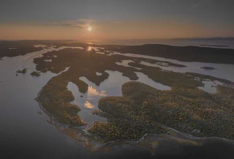 Ночного солнца лучи над Кольскимphoto preview