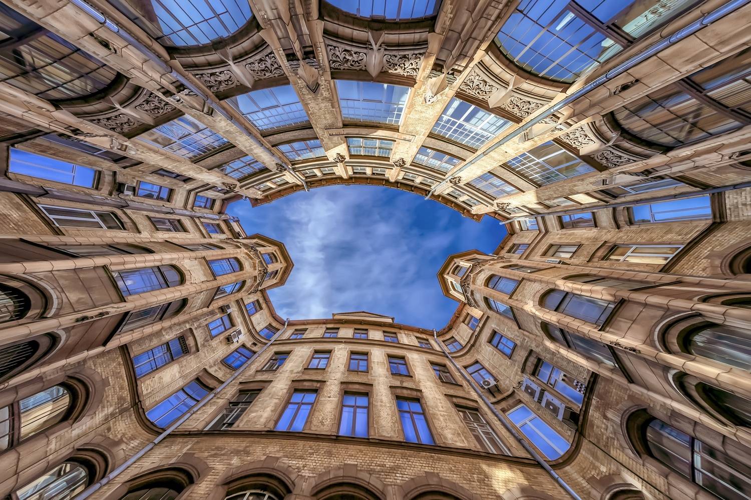 город архитектура дом двор колодец старина, Тамара