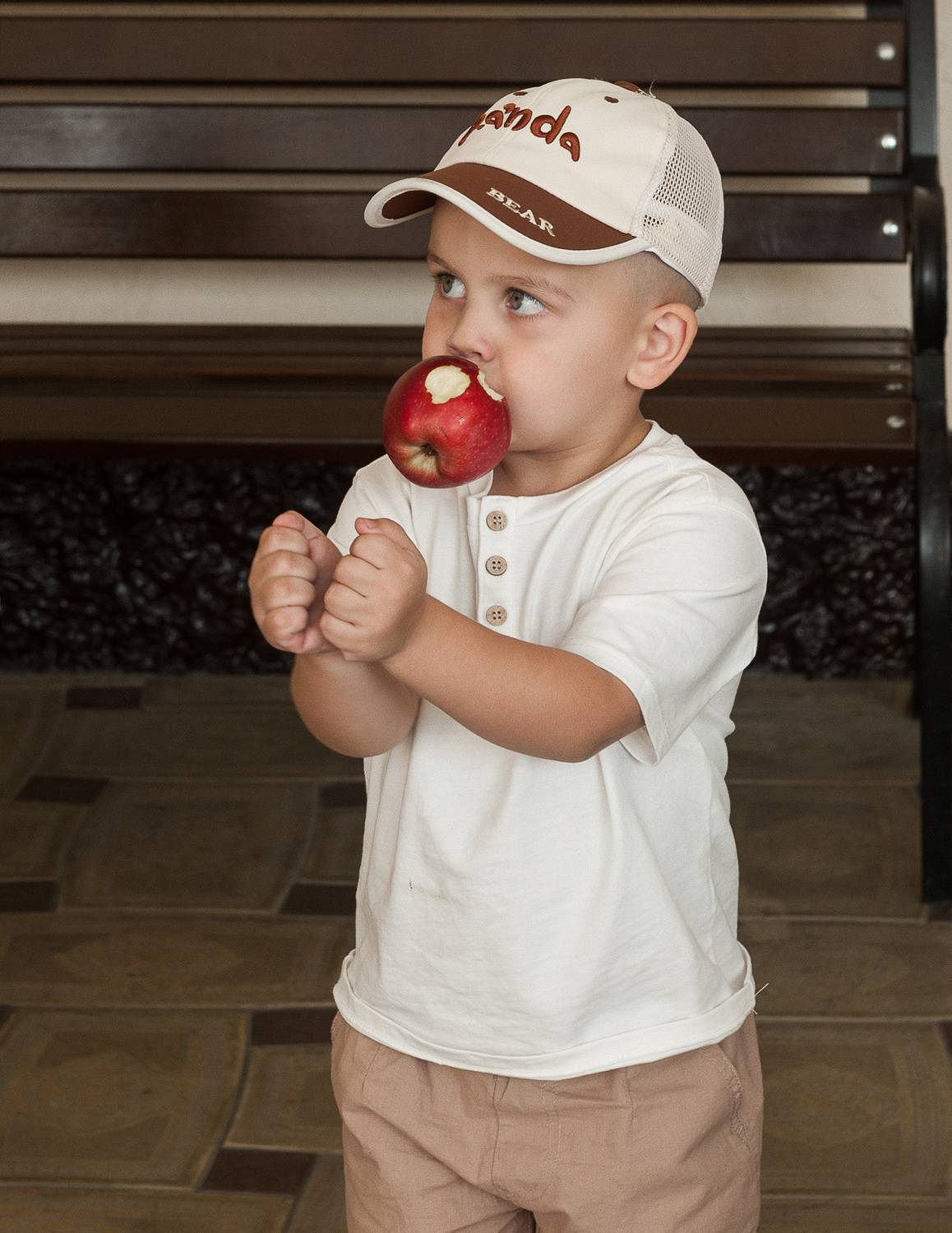 Поиграю, потом доем))). Автор: Табуев Батраз , Табуев Батраз