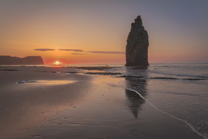 Восход у скалы Монах, остров Кунаширphoto preview