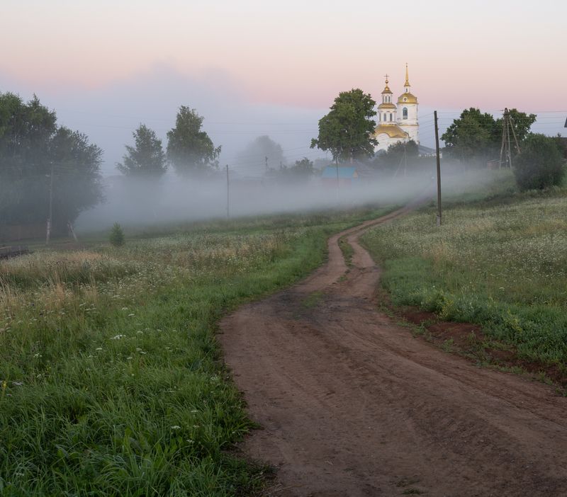 Окутанное туманом Юрьевоphoto preview