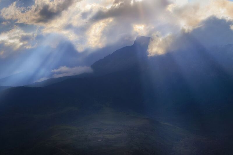 горы солнце облако луч блик объем пятно свет Призрачный мирок фото превью