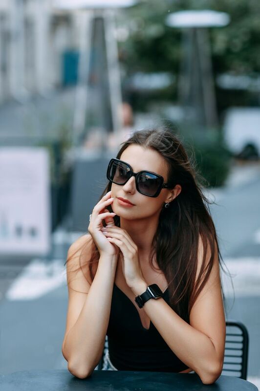 молодая девушка, городской стиль, дворы, на открытом воздухе Лераphoto preview