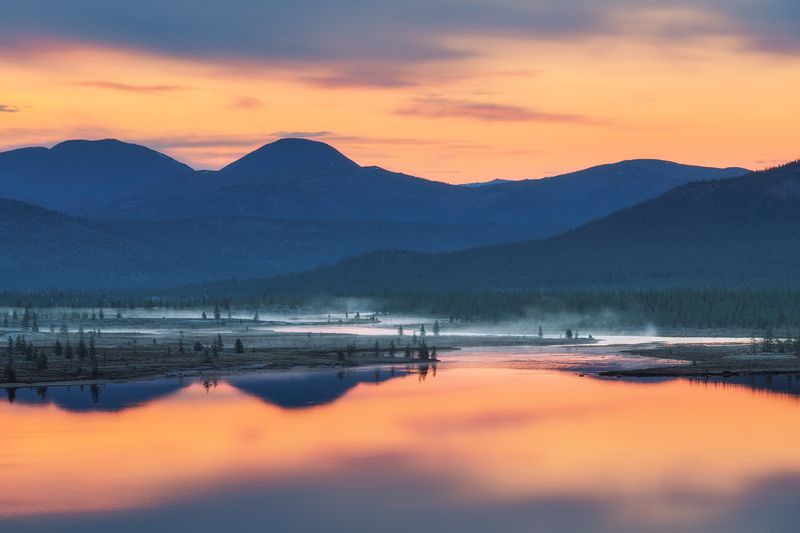 Озеро_Момонтай пейзажи_Колымы Магаданская_область июньский_лёд белые_ночи рассвет утро Светаетphoto preview
