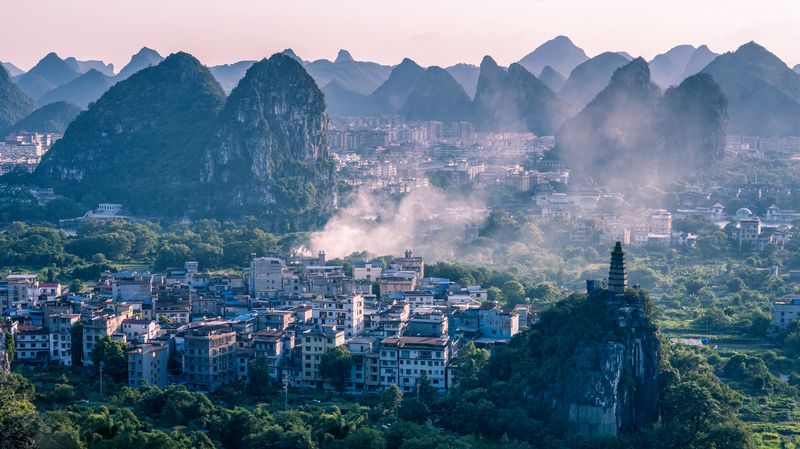 mountain  Amidst the misty peaks and forests фото превью