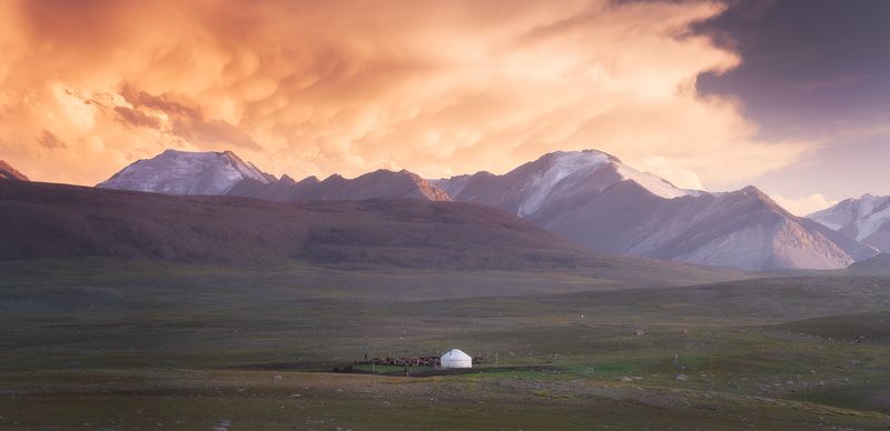 Киргизия. Впечатляющие облакаphoto preview