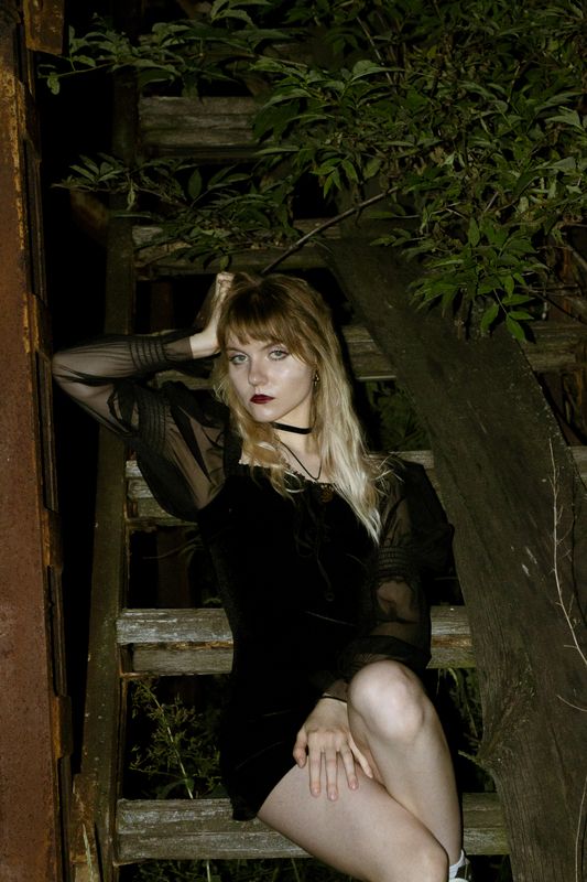 portrait,girl,beautiful,summer,fashions,девушка,портрет,лето,август,august,gothic,dark,night,rust Night walks on an abandoned farmphoto preview