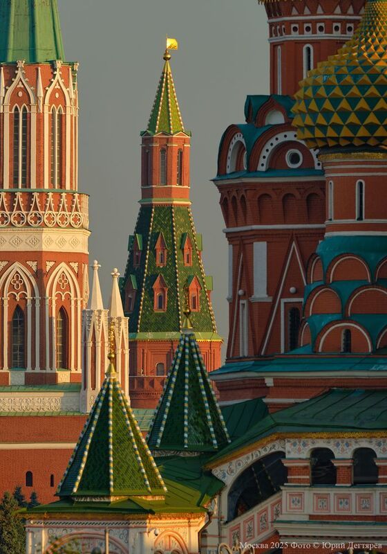 москва, кремль, башни, красная, площадь, город, столица, сказка Покровский собор, Угловая Арсенальная и Никольская башни Московского Кремля.photo preview