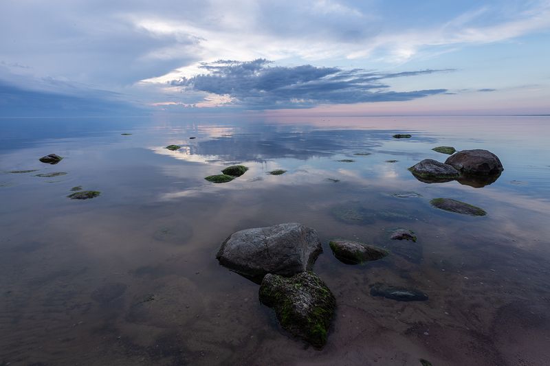 нарвский залив вечер лето август море камни релакс Нарвский залив фото превью