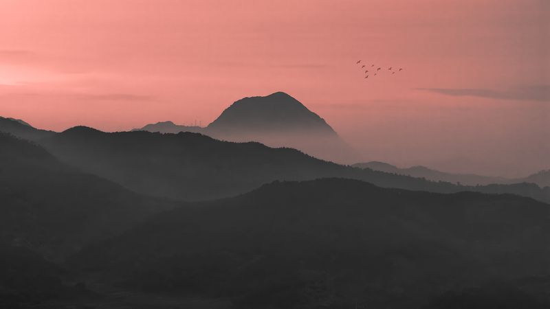 Dusky Mountain Silhouettes in Crimson Light фото превью