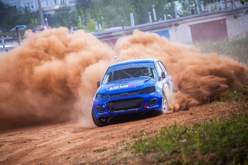 Вираж, гонка, пыль, поворот, соревнование, авто, автоспорт, спорт, машина, трасса, лето, скорость На виражеphoto preview