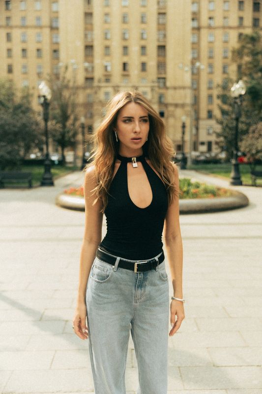 Девушка из прошлогоphoto preview