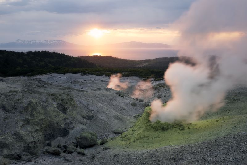 кунашир, сахалин, сахалинская область, курилы, курильские острова, вулкан менделеева, kuril islands, far east, дальний восток, kunashir, фумарола, ревущая, вулкан, закат Вулкан Менделеева, Кунаширphoto preview