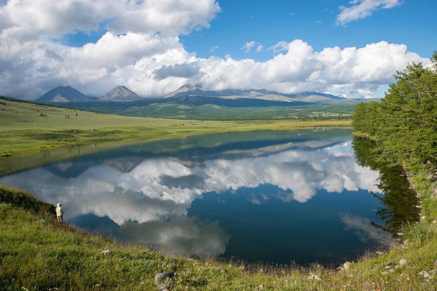 Автор: Юрий Мальцев монголия, горы, лето, облака, озеро, горы, отражения, Юрий Мальцев